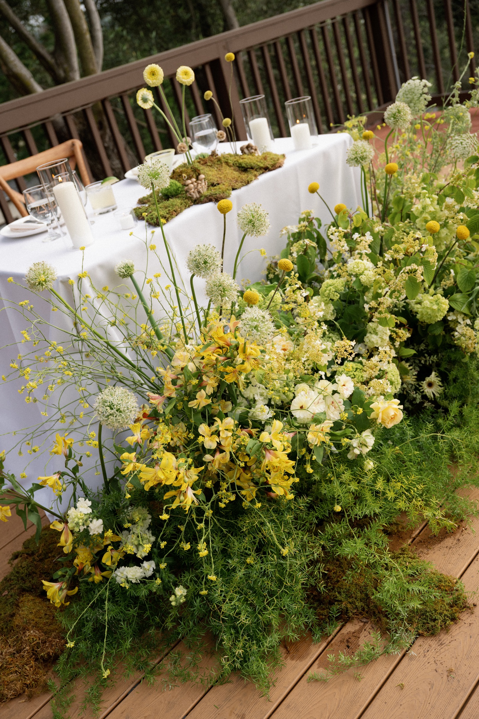 Kristy & Ryan sweetheart table florals