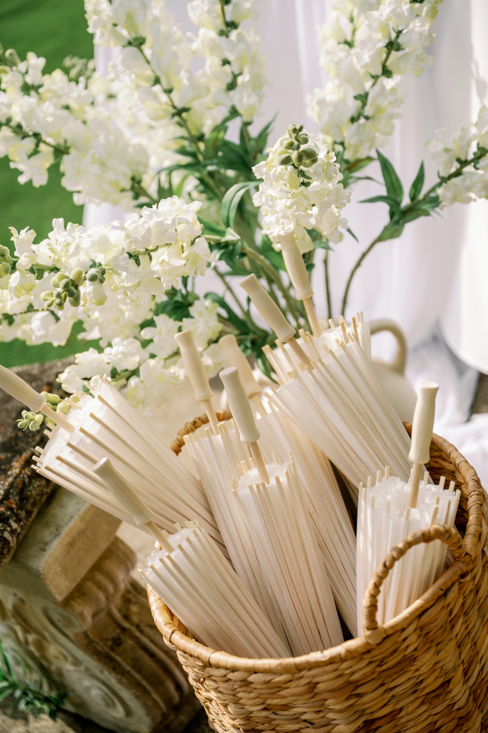 Kristy & Ryan wedding favor parasols
