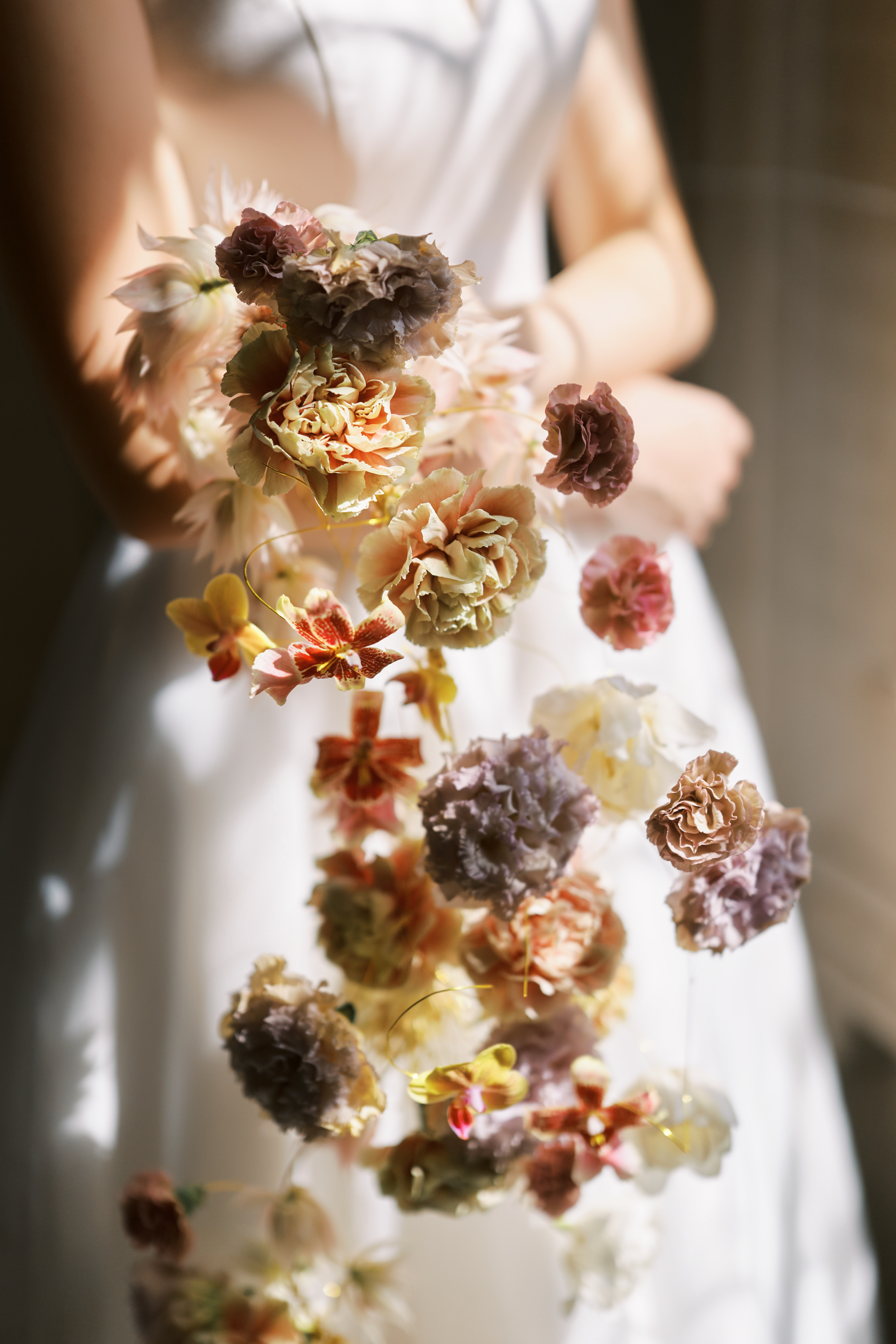Cascading bouquet detail