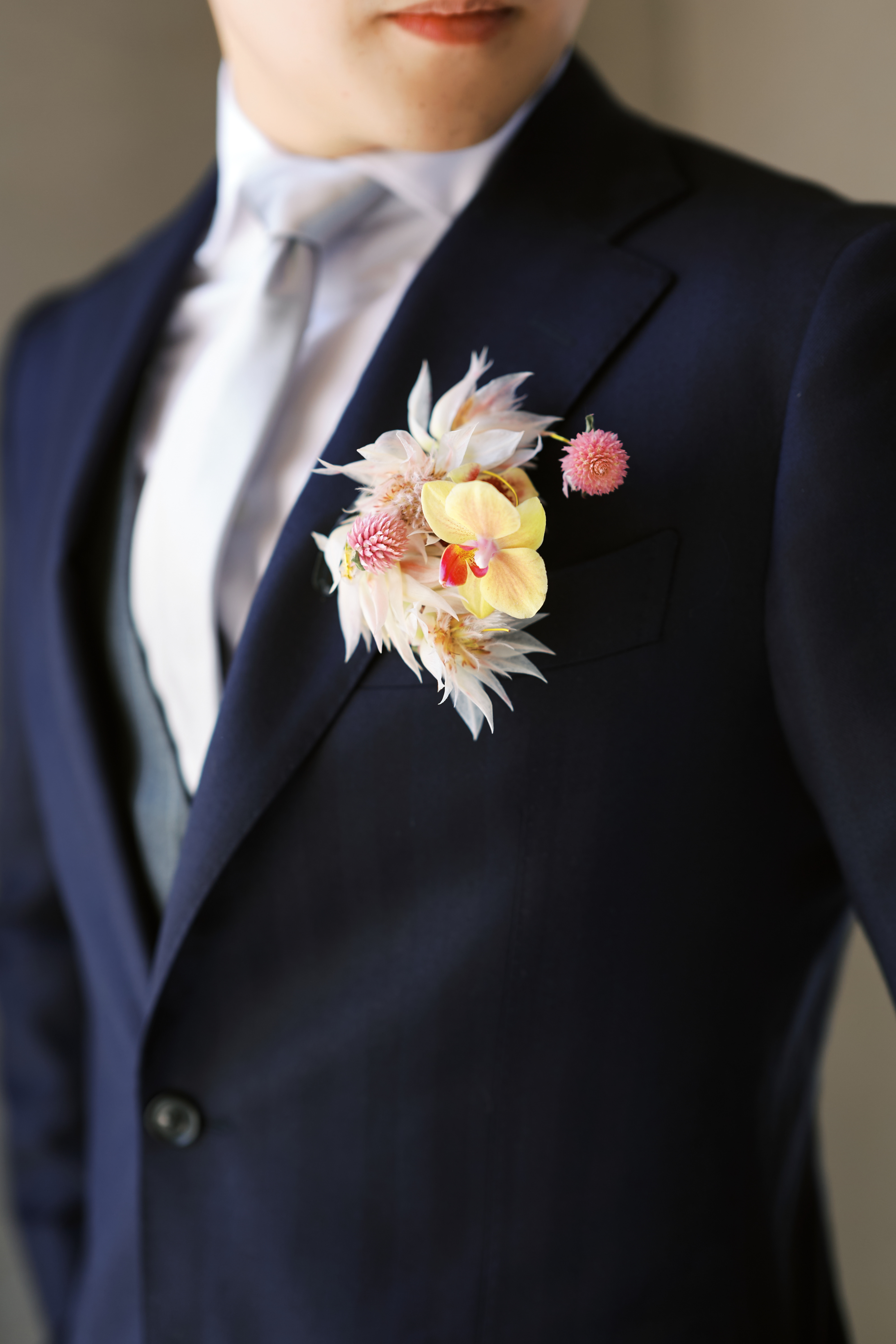 Groom's boutonniere detail